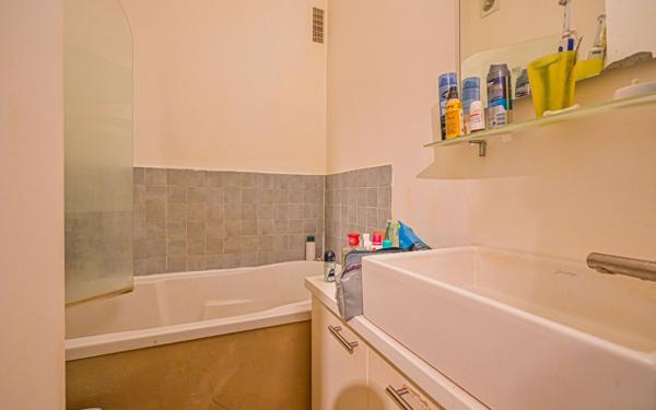 Appartement à vendre    2 pièces • 48,53 m2 Paris 18