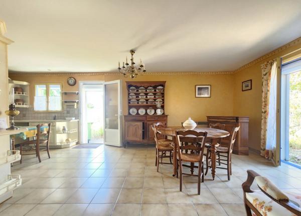 Maison à vendre de plain-pied 139m² - 5 pièces - LE CHATEAU D'OLERON (17)