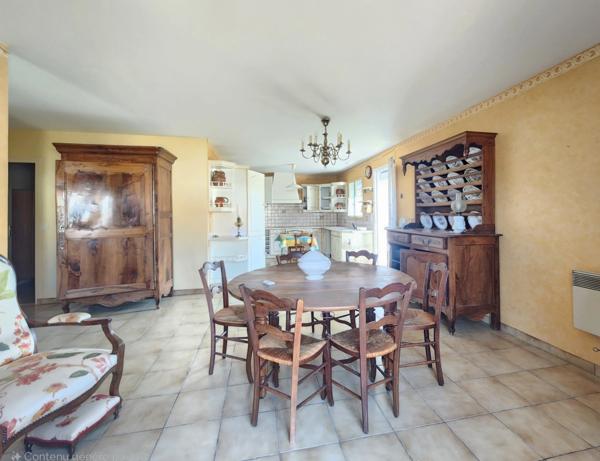 Maison à vendre de plain-pied 139m² - 5 pièces - LE CHATEAU D'OLERON (17)