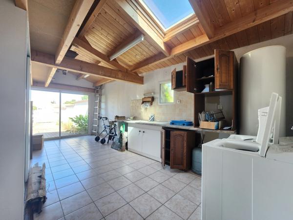 Maison à vendre de plain-pied 139m² - 5 pièces - LE CHATEAU D'OLERON (17)
