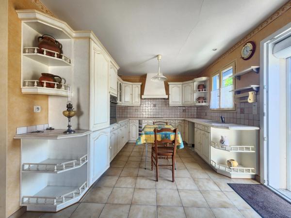 Maison à vendre de plain-pied 139m² - 5 pièces - LE CHATEAU D'OLERON (17)