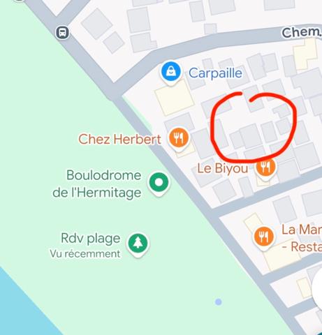 A louer charmante case meublée à 100 mètres du lagon de l'Hermitage