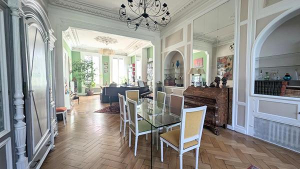 Maison à Roubaix, 59100 - 8 pièces 340m²
