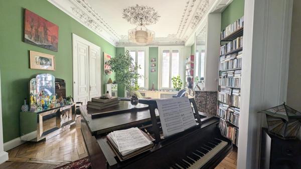 Maison à Roubaix, 59100 - 8 pièces 340m²