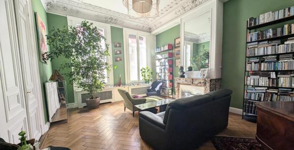 Maison à Roubaix, 59100 - 8 pièces 340m²