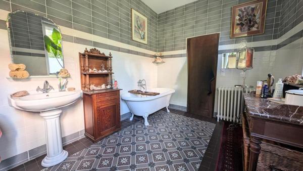 Maison à Roubaix, 59100 - 8 pièces 340m²