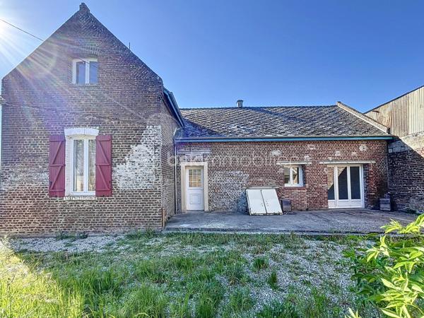 MAISON DE PLAIN PIED , IDEALE INVESTISSEURS OU PRIMO ACCEDANTS

Cette maison a totalement été rénovée et vous offre des commodités de plain pied  ainsi qu' un grenier qui pourra être aménagé .

Très lumineuse, la maison se compose d'une entrée, d'un salon, d'une salle à manger, de deux chambres, d'une cuisine donnant sur la terrasse, d'une salle de bain, de toilettes indépendants et d'une chaufferie et d'une lingerie.
A l'extérieur, vous disposerez d'une cave, d'une cour et  jardin avec petites dépendances.

Le + :  UN TERRAIN DE  700 m2 environ , à 70 m de la maison, pouvant être utilisé en verger ou autre.

Ce bien est très bien isolé et doté de menuiseries PVC double vitrage, volets roulants électriques, manuels et persiennes bois, le chauffage est au fuel, taxe foncière très faible .

Dans un hameau proche des commodités de Ribemont ou Crécy sur Serre, vous profiterez du calme de la campagne .