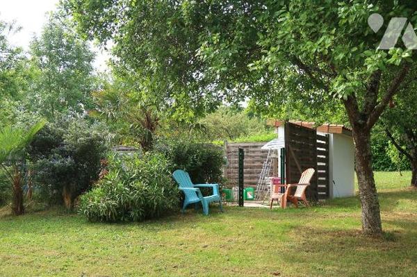 S/terrain de 4.920m2, PAVILLON en très bon état, construit en 2001, env. 155m2 hab., comprenant...