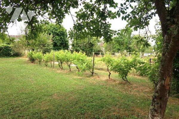 S/terrain de 4.920m2, PAVILLON en très bon état, construit en 2001, env. 155m2 hab., comprenant...