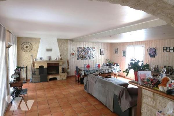 S/terrain de 4.920m2, PAVILLON en très bon état, construit en 2001, env. 155m2 hab., comprenant...