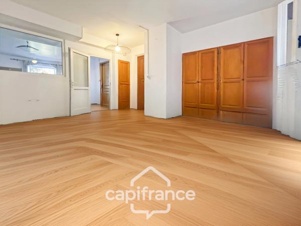 Local polyvalent de 43 m² – Usage mixte habitation & professionnel – Domaine de Pont ROYAL avec sa piscine résidentielle