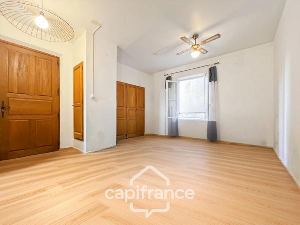 Local polyvalent de 43 m² – Usage mixte habitation & professionnel – Domaine de Pont ROYAL avec sa piscine résidentielle