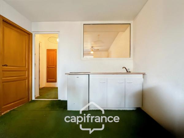 Local polyvalent de 43 m² – Usage mixte habitation & professionnel – Domaine de Pont ROYAL avec sa piscine résidentielle