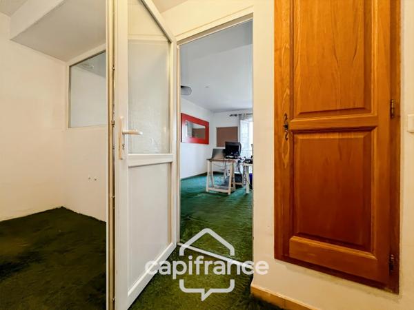 Local polyvalent de 43 m² – Usage mixte habitation & professionnel – Domaine de Pont ROYAL avec sa piscine résidentielle