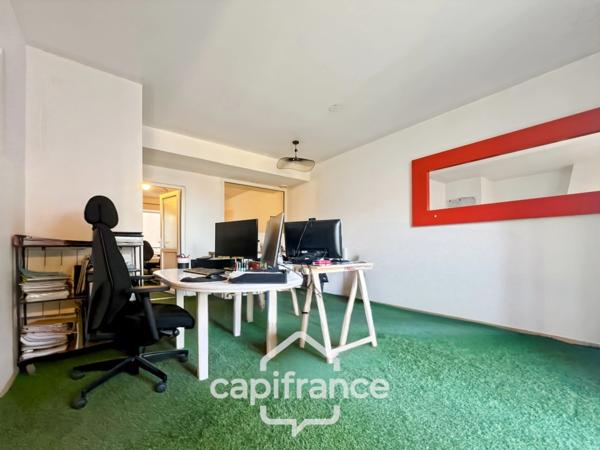 Local polyvalent de 43 m² – Usage mixte habitation & professionnel – Domaine de Pont ROYAL avec sa piscine résidentielle