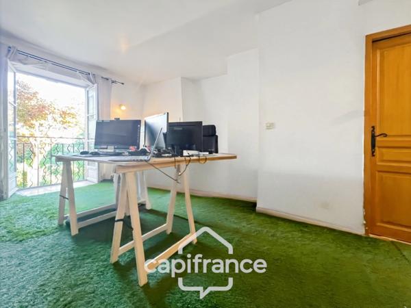 Local polyvalent de 43 m² – Usage mixte habitation & professionnel – Domaine de Pont ROYAL avec sa piscine résidentielle