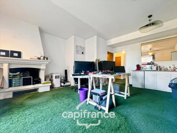 Local polyvalent de 43 m² – Usage mixte habitation & professionnel – Domaine de Pont ROYAL avec sa piscine résidentielle