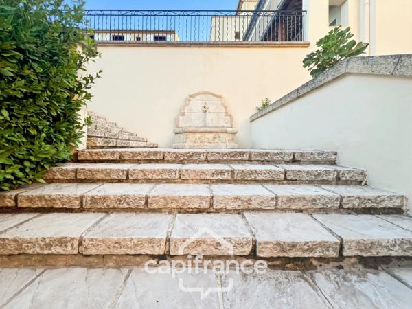 Local polyvalent de 43 m² – Usage mixte habitation & professionnel – Domaine de Pont ROYAL avec sa piscine résidentielle