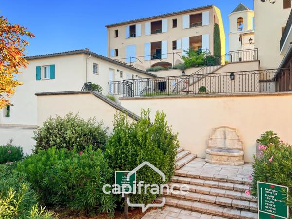 Local polyvalent de 43 m² – Usage mixte habitation & professionnel – Domaine de Pont ROYAL avec sa piscine résidentielle