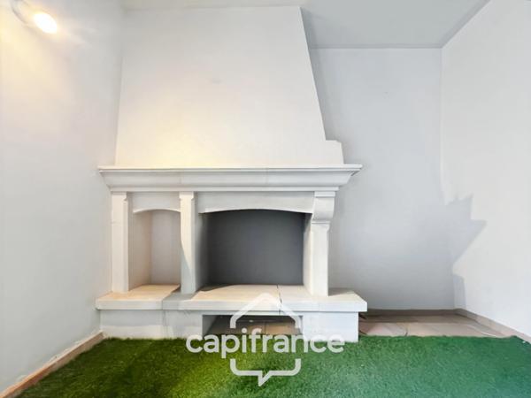 Local polyvalent de 43 m² – Usage mixte habitation & professionnel – Domaine de Pont ROYAL avec sa piscine résidentielle