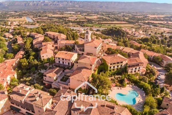 Local polyvalent de 43 m² – Usage mixte habitation & professionnel – Domaine de Pont ROYAL avec sa piscine résidentielle