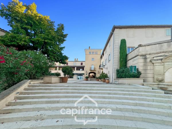 Local polyvalent de 43 m² – Usage mixte habitation & professionnel – Domaine de Pont ROYAL avec sa piscine résidentielle