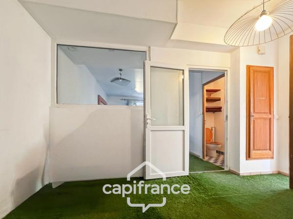 Local polyvalent de 43 m² – Usage mixte habitation & professionnel – Domaine de Pont ROYAL avec sa piscine résidentielle