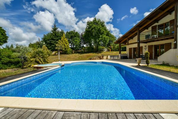 Grande villa de 5 chambres avec piscine