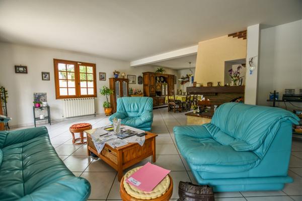 Grande villa de 5 chambres avec piscine