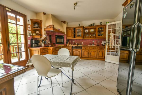 Grande villa de 5 chambres avec piscine
