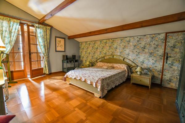 Grande villa de 5 chambres avec piscine