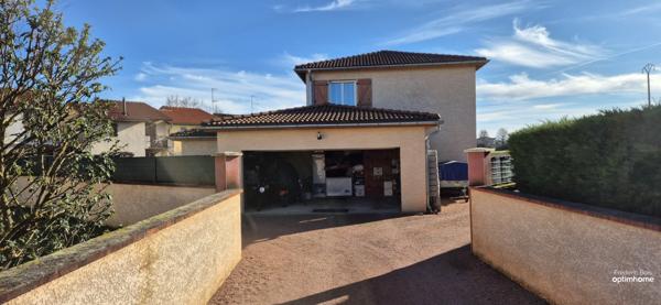 Maison familiale 4 chambres centre Grièges sur joli terrain clos