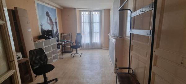 Immeuble de rapport avec local commercial loué ? Emplacement n°1 Murs Blois 101 m2