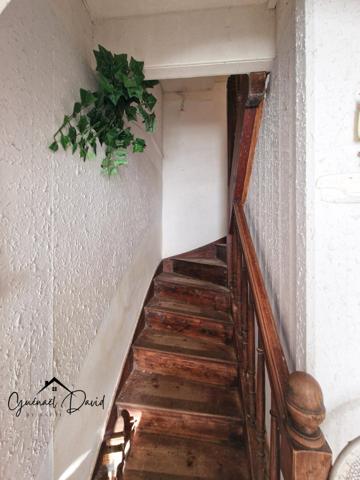 ENSEMBLE IMMOBILIER AU CALME, A RÉHABILITER