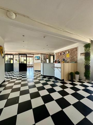 Hôtel avec 28 chambres idéalement placé