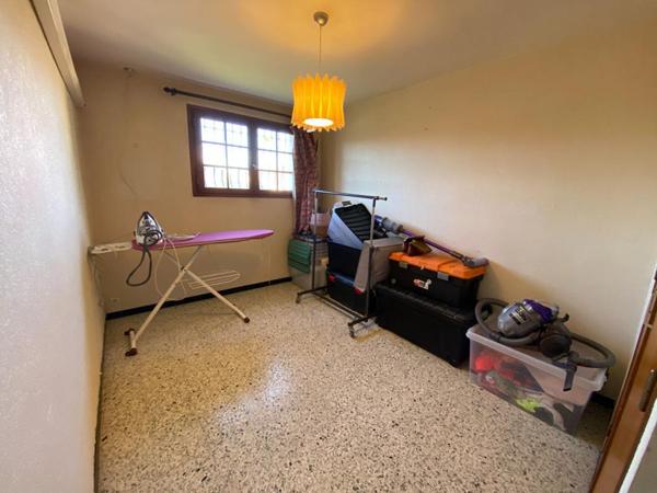 Charmante villa avec piscine au coeur de  Grans