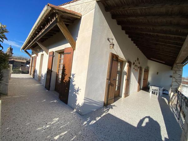 Charmante villa avec piscine au coeur de  Grans