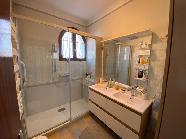 Charmante villa avec piscine au coeur de  Grans