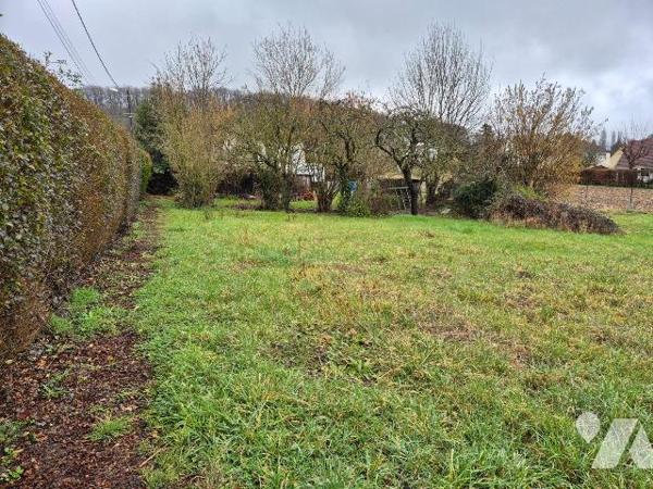 Terrain constructible idéal pour projet de construction de maison individuelle

Ce terrain à ...