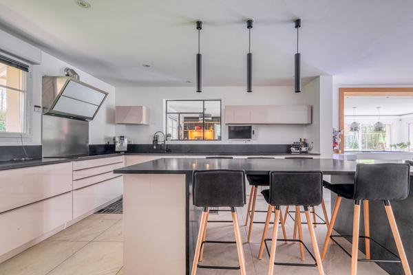 Maison Bailly Romainvilliers 10 pièce(s) 374 m2