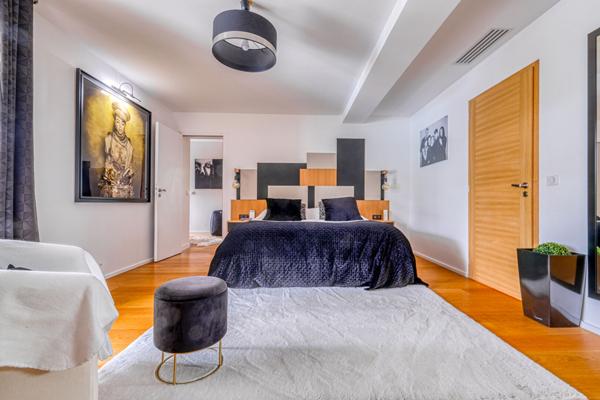 Maison Bailly Romainvilliers 10 pièce(s) 374 m2