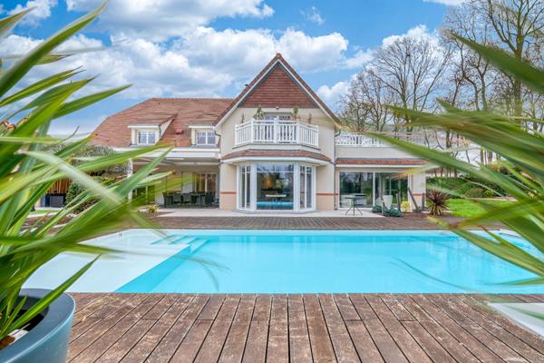 Maison Bailly Romainvilliers 10 pièce(s) 374 m2