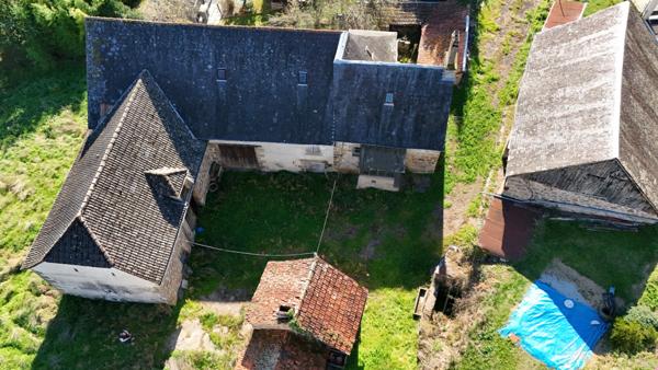 Corps de ferme en pierres à rénover à Malemort - Maison, granges, 5000 m² de terrain