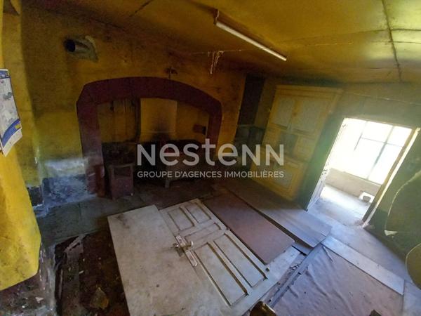 Corps de ferme en pierres à rénover à Malemort - Maison, granges, 5000 m² de terrain