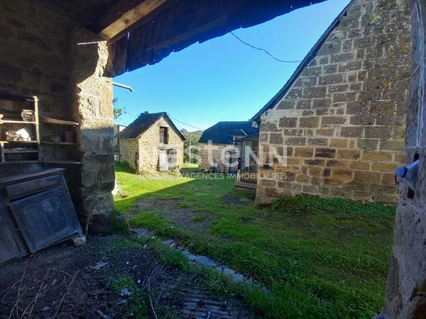 Corps de ferme en pierres à rénover à Malemort - Maison, granges, 5000 m² de terrain