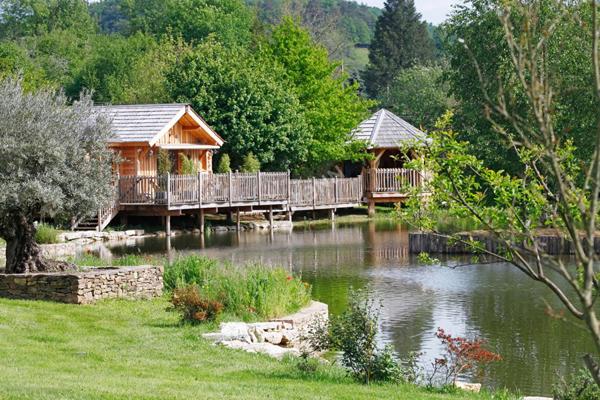 Chalet avec étang en Corrèze à vendre - 2 chambres -SPA- 1,6 ha de terrain- étang