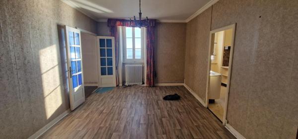 A vendre Bretagne- Finistère sud- Douarnenez-Immeuble à rénover vue mer