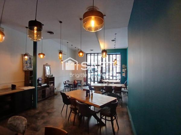 BEL EMPLACEMENT POUR  SALON DE THE PETITE RESTAURATION SNACKING etc