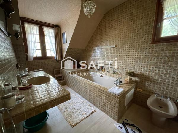 Maison 196 m2 5 Chambres sur 12300 m2 de terrain