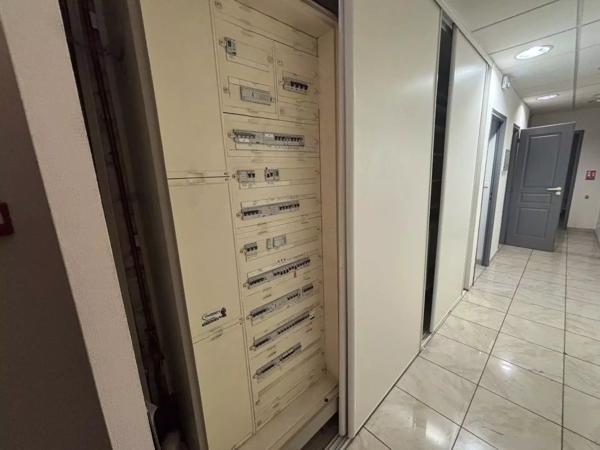 IMMEUBLE COMMERCE + 2 APPARTEMENTS